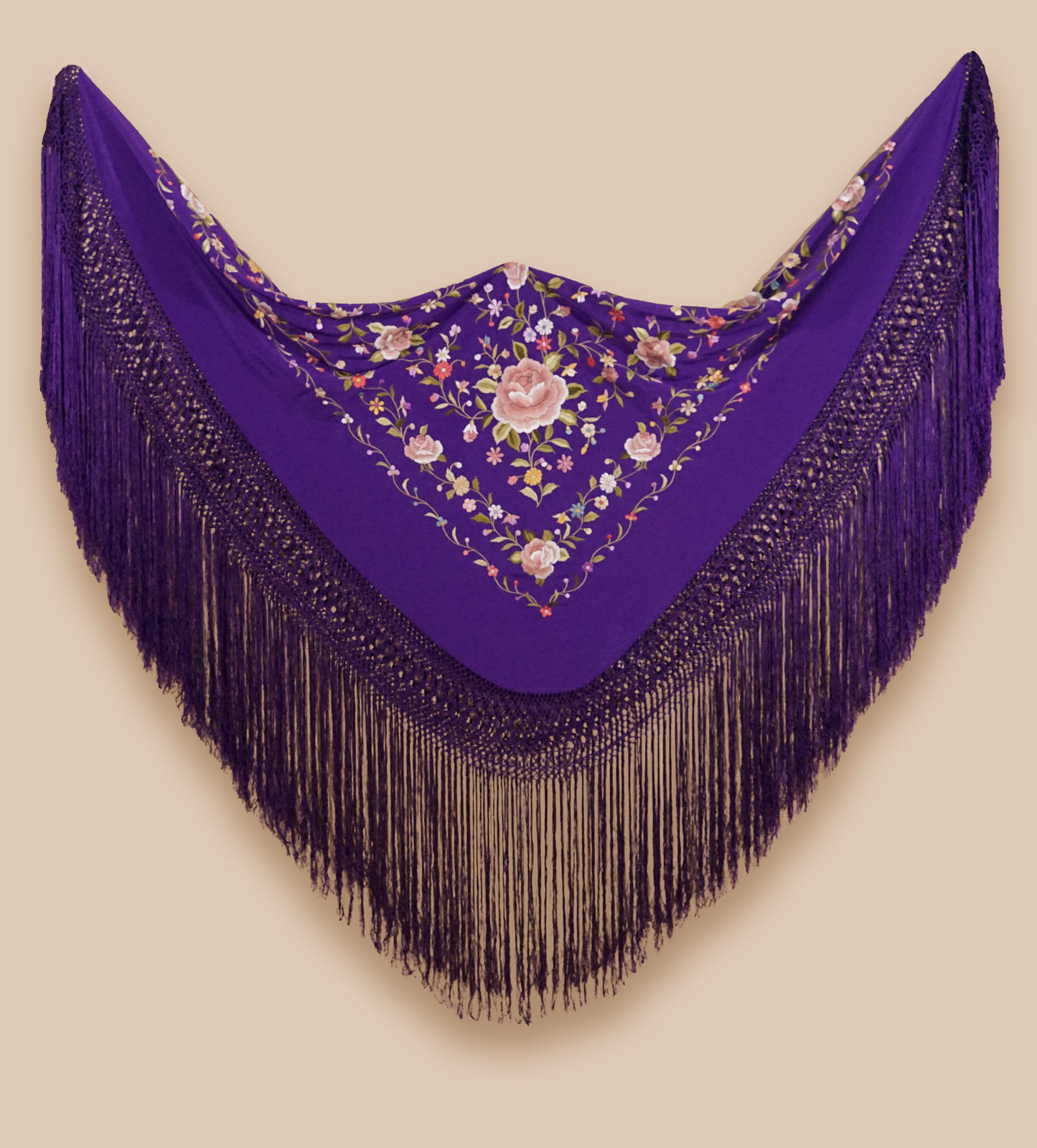 Mantón de seda natural bordado a mano. Fondo morado intenso multicolor.