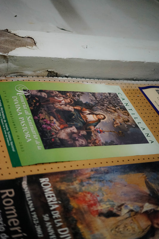 Artesanía Atelier: El mantón: más que moda, un legado vivo y desde 1952.