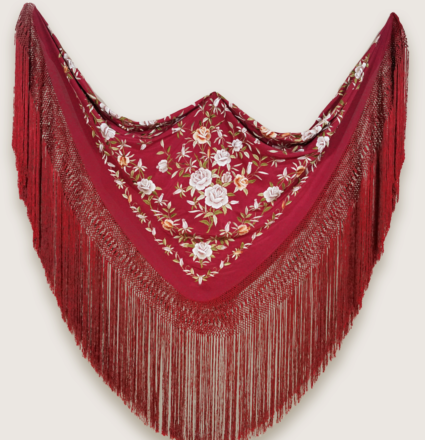 Mantón de seda natural bordado a mano. Pieza de 135 × 135 cm en seda burdeos con bordado multicolor. Intenso y sofisticado.