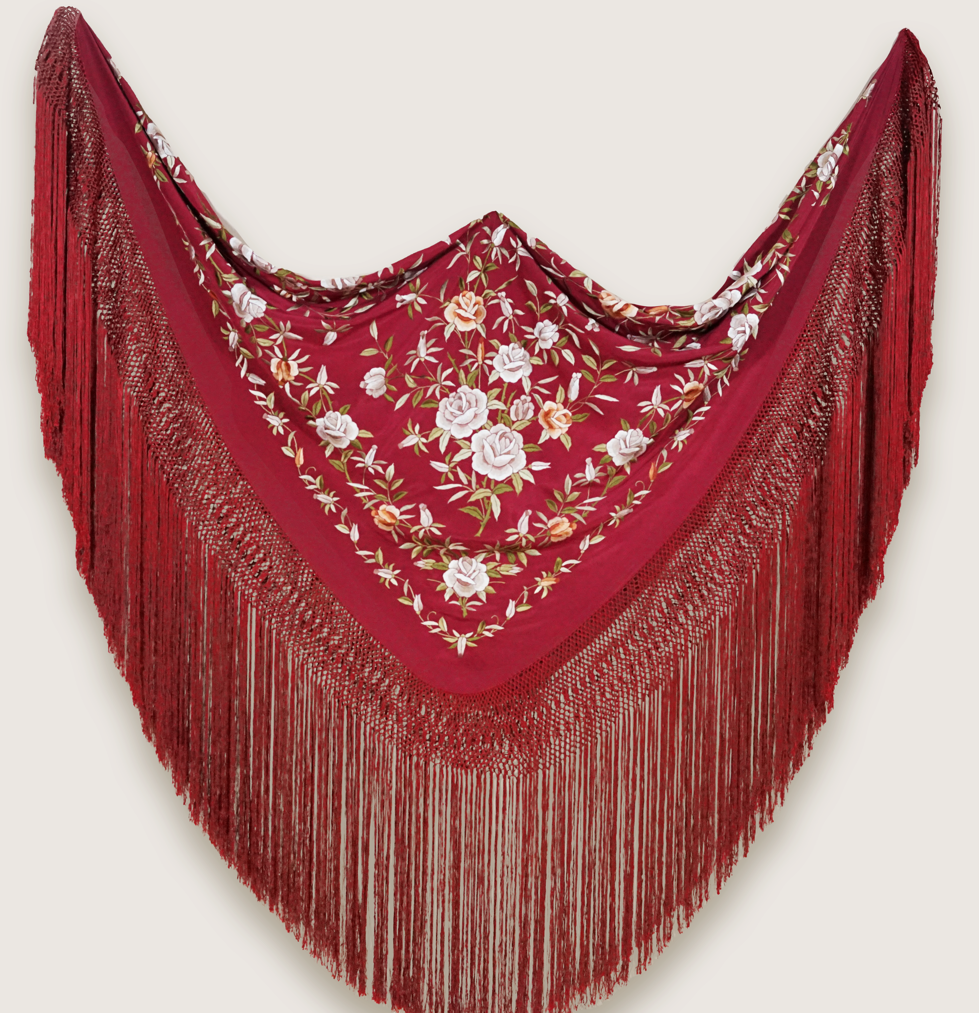 Mantón de seda natural bordado a mano. Pieza de 135 × 135 cm en seda burdeos con bordado multicolor. Intenso y sofisticado.